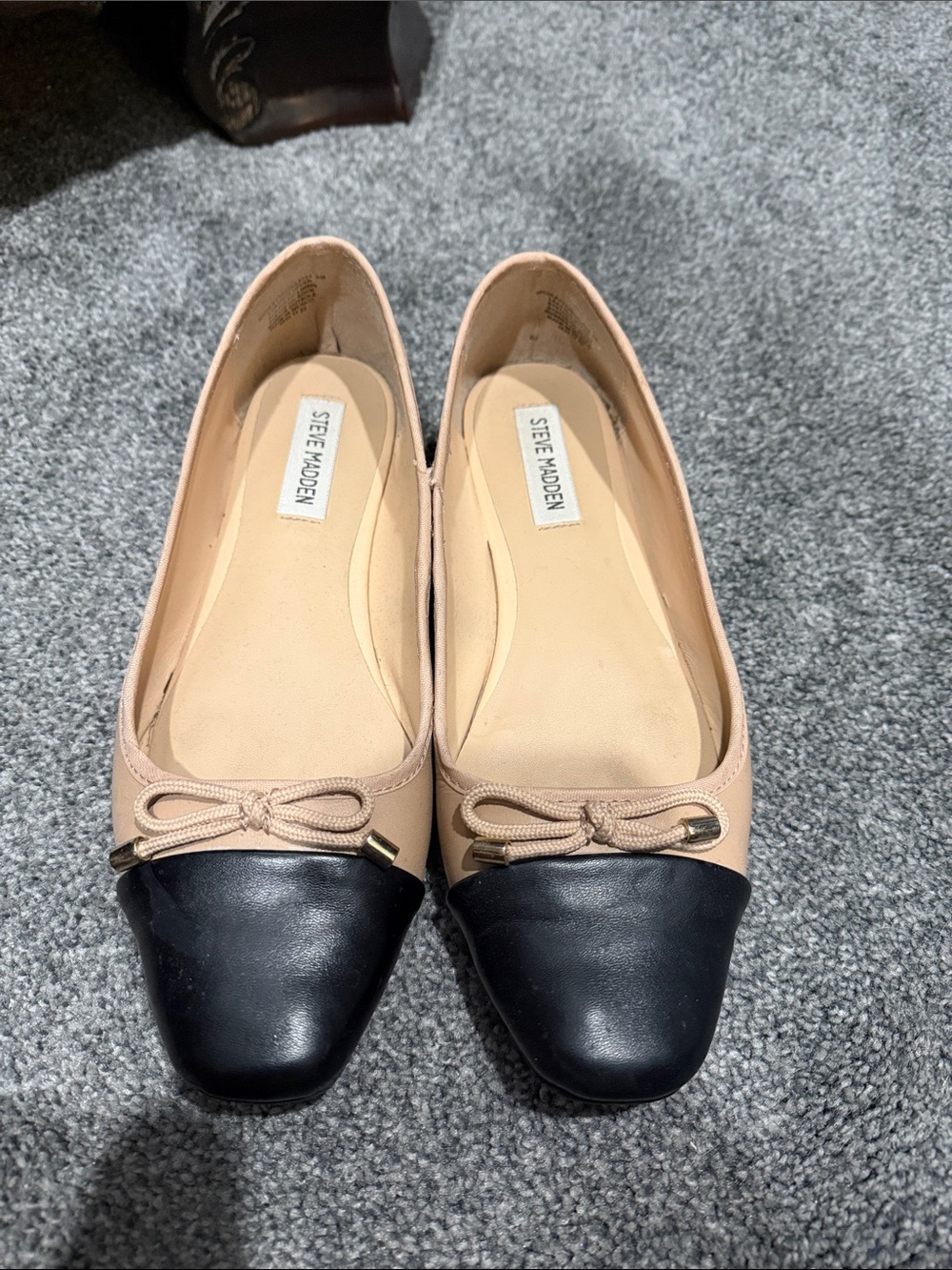 Steve Madden Nude and Black Cap-Toe Ballet Flats. Size 8